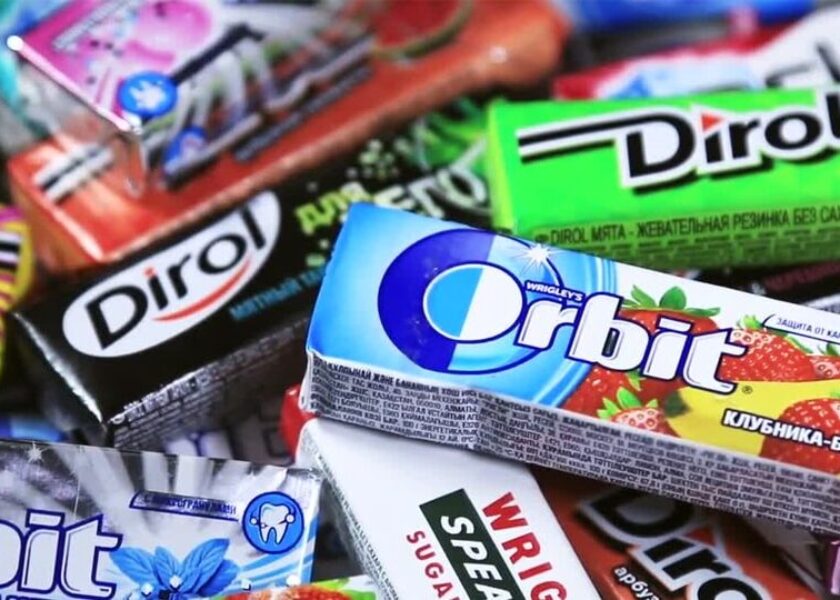 Sugar-free gum helps to clean teeth